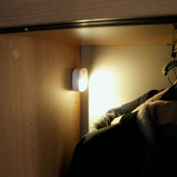 Lampka nocna z czujnikem ruchu 3 LED samoprzylepny 3xAAA